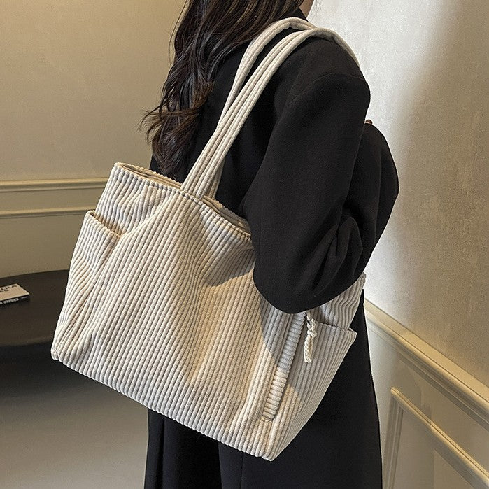 Tilda – Bolsa de hombro acanalada con detalle de cordón